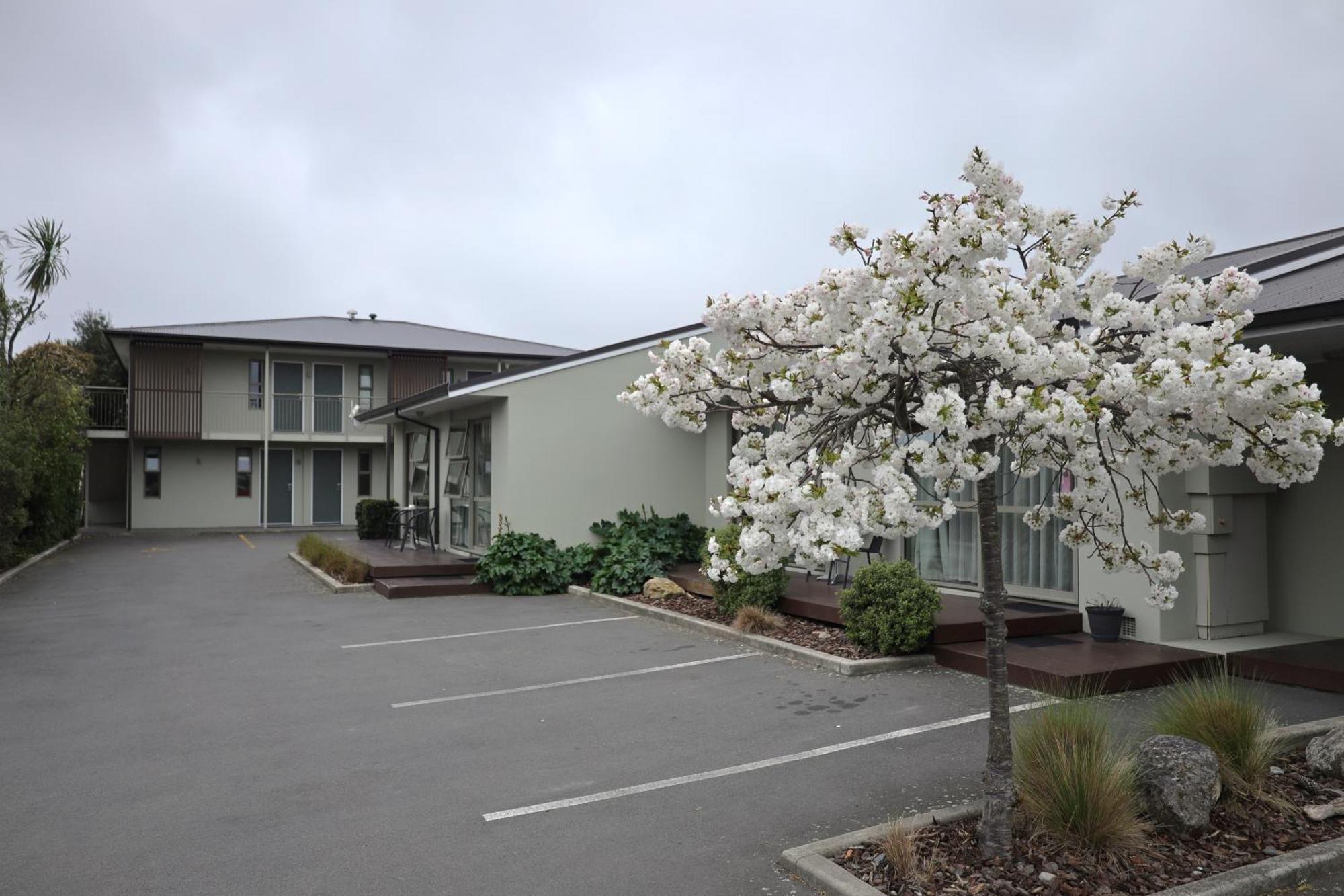 Tower Junction Motor Lodge- Motel With Airport And Railway Station Shuttle Service Christchurch Bagian luar foto